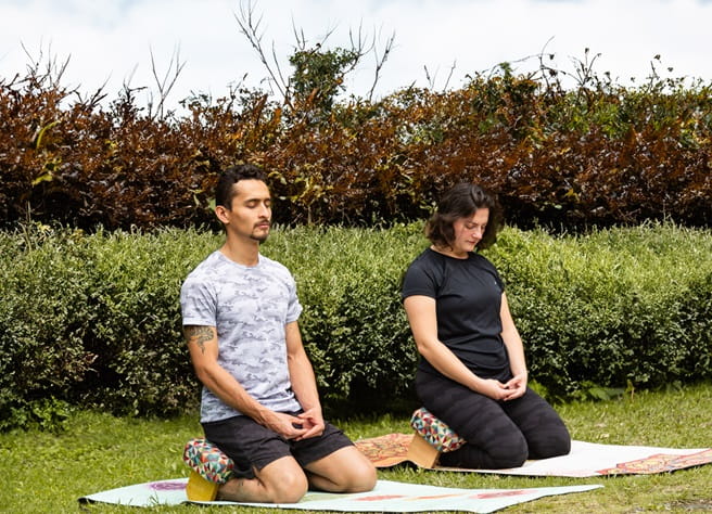 Meditando-min Meditando